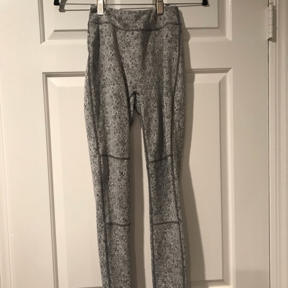 Gymshark gray Fleur leggings - Picture 2 of 5